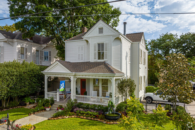 Large traditional homes are an option when looking to move to East Carrollton.