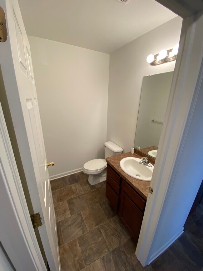 Cross Road Pines Apartments 26009 Pinehurst, Warren, MI