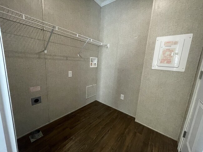 38054 Versailles St, Clinton Township, MI 48038 - photo 6