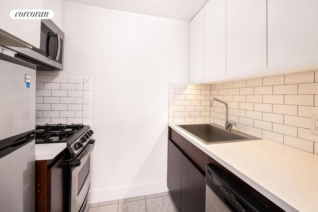 120 E 19th St, New York, NY 10003 - photo 6