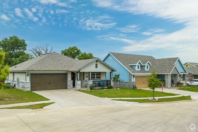 Craftsman homes in Kennedale feature low-pitch gable roofs and covered front porches.