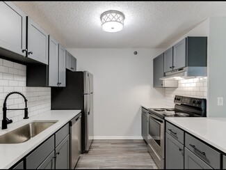 1324 Eagle Creek Blvd, Shakopee, MN 55379