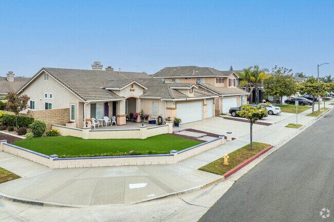 The sidewalks around the Rio Lindo area are wide and perfect for taking a walk.