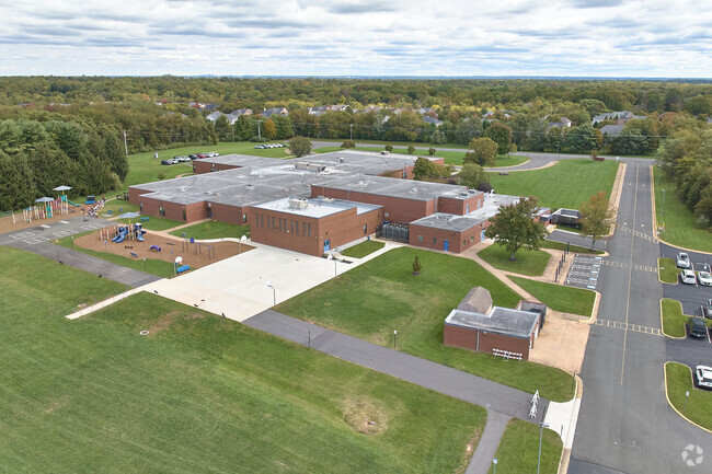 Overview of Mountain View Elementary School's campus and the surrounding neighborhood.