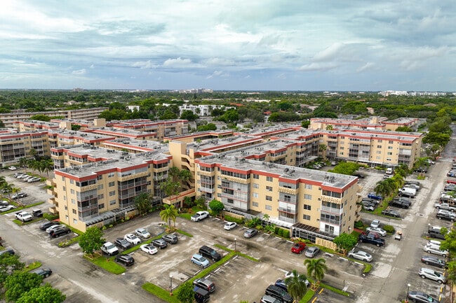 Large condominium complexes are also available in Plantation.