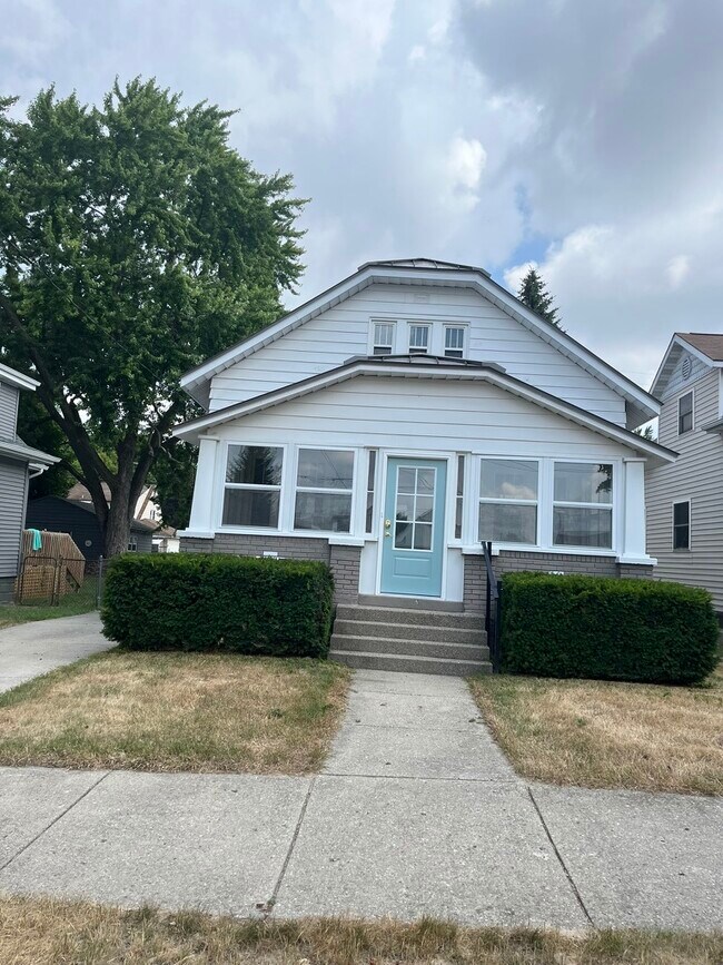 1031 Veto St NW, Grand Rapids, MI 49504