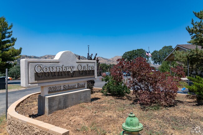 Heritage Oak School is a private school for Tehachapi students.
