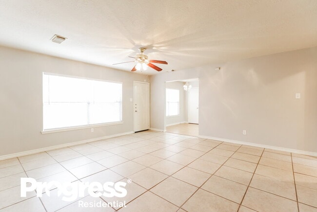 18734 Cleeve Cl, Humble, TX 77346 - photo 6