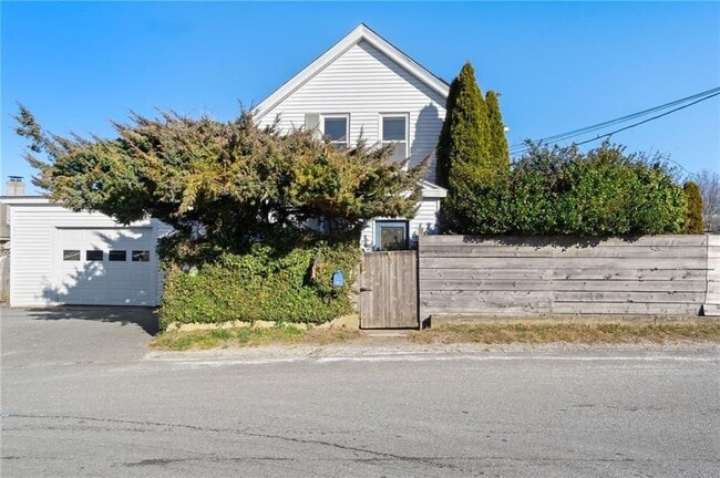 15 Cedar Ave, Portsmouth, RI 02871 - photo 3