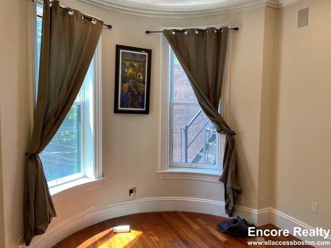 34 Greenwich Park unit 34 Greenwich Park, Boston, MA 02118 - photo 4