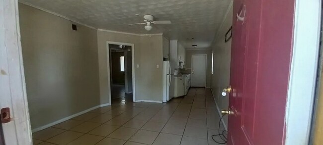 2401 S Linden St unit 4, Pine Bluff, AR 71603 - photo 3