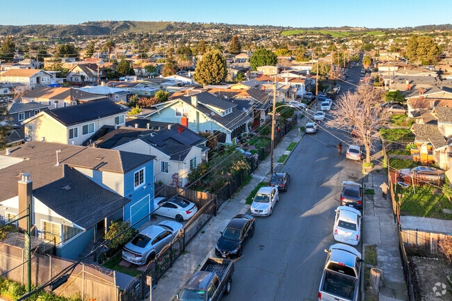 The Webster neighborhood in Oakland has homes full of charm and amazing potential.