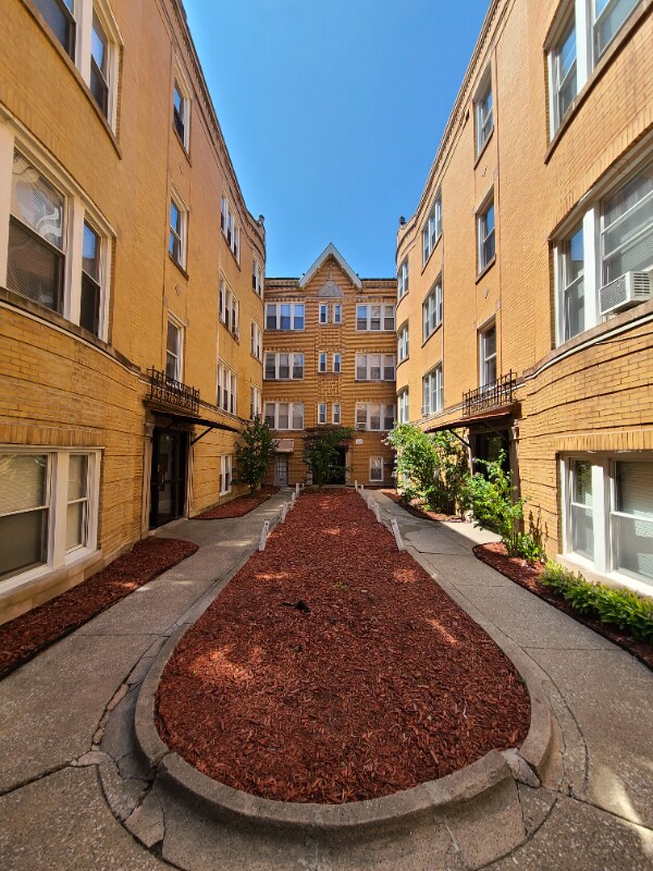 834 N Massasoit Ave unit 1A, Chicago, IL 60651 - photo 2