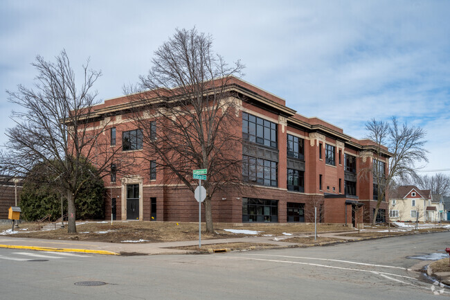 Chippewa Valley Montessori Charter School has a 15 to 1 student-teacher ratio.