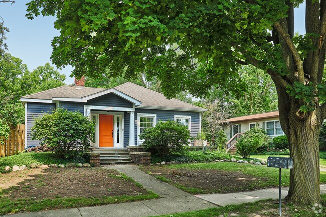 Ranch homes in Frisinger-Woodbury often boast bright trim and colorful character.