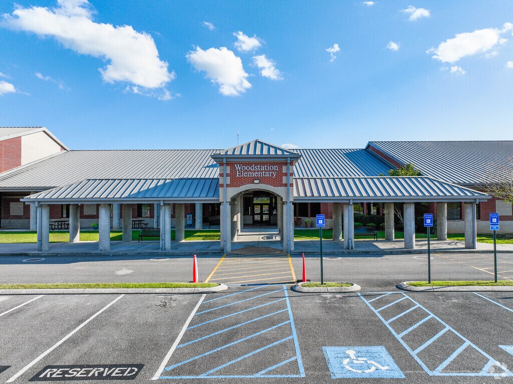 Woodstation Elementary is located at 3404 Colbert Hollow Rd, Rock Spring, GA 30739.