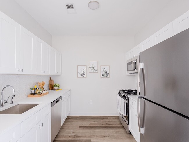 Bristol Station Apartments, Carteret, NJ 07008 - photo 2