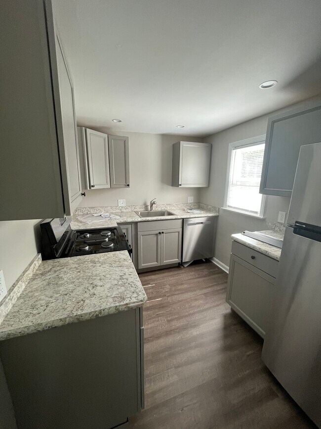 24730 Lake Shore Blvd unit Upstairs, Euclid, OH 44123 - photo 6