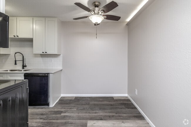 2BR, 1BA - 850SF - Dining Room