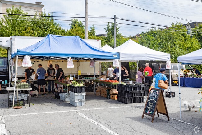 A farmers' market is available from June to October along Sunrise Highway in Rockville Centre.