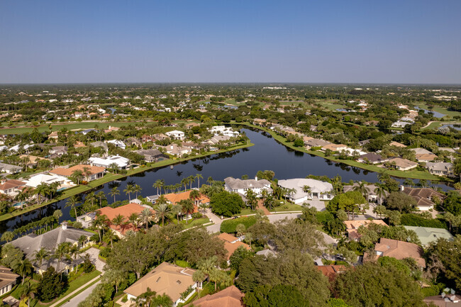 There are many luxury waterfront homes in the beautiful neighborhood of Maplewood.
