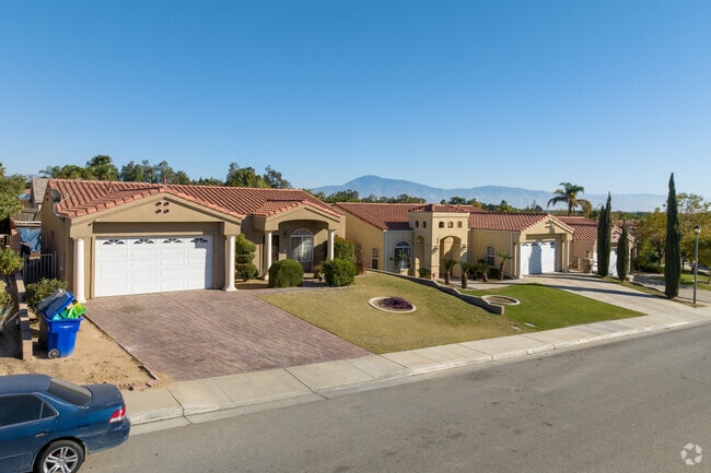 Unique houses with diverse facades add charm to the neighborhood's character in Edison.