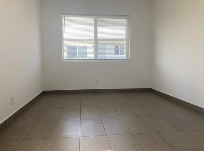 3201 Broadway unit 10, West Palm Beach, FL 33407 - photo 5