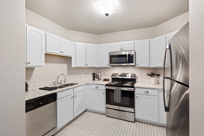 Buckingham & Balmoral, Indianapolis, IN 46208 - photo 2