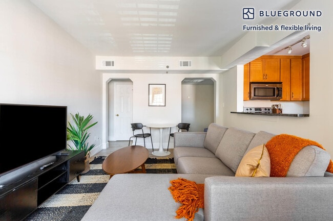 600 Bashford Ln unit FL3-ID762, Alexandria, VA 22314 - photo 3