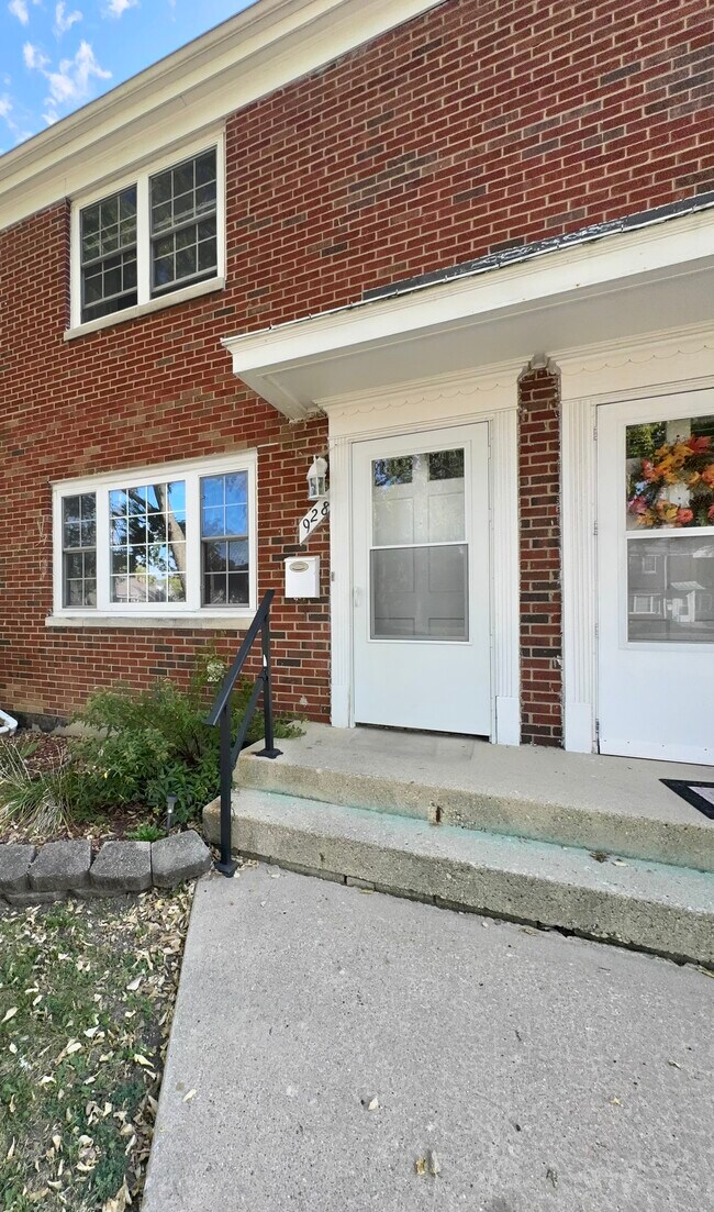 928 N Prairie Ave, Joliet, IL 60435