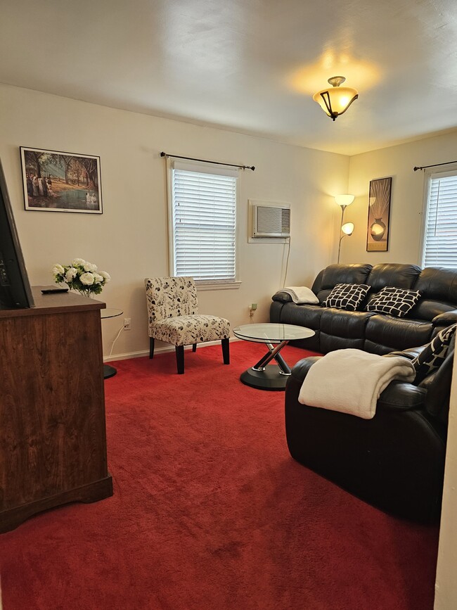 55 Fieldmere St Unit Comfty Getaway, Elmont, NY 11003