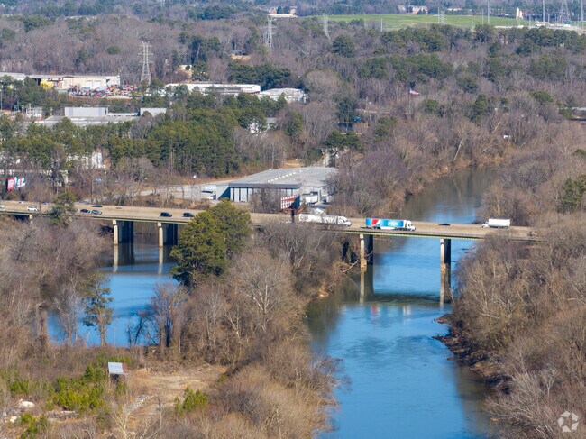 I-285 conveniently hugs the Arlington Estates neighborhood, creating an easy connection around the vibrant city of Atlanta.