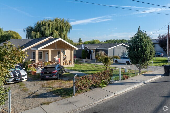 Discover a mix of historic cottages and contemporary ranch-style homes in vibrant communities with curving streets and family-friendly layouts in Granger.