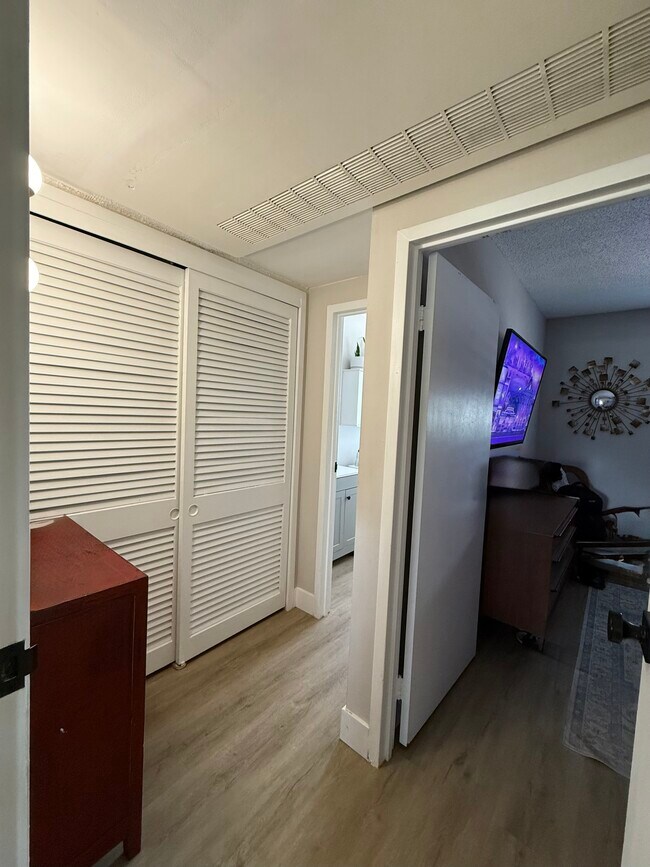 2873 S Osceola Ave unit Pineloch Lake Condos, Orlando, FL 32806 - photo 5