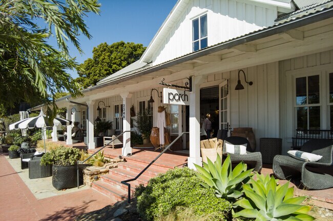 There are many cute shopping spots along Lillie Avenue in Summerland.