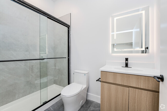 2BR, 2BA - 1000SF - Attached Bathroom