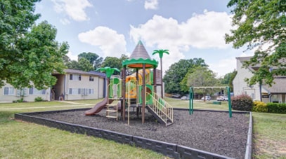 1305 Hunter Oaks Ln unit 115, Charlotte, NC 28213 - photo 2