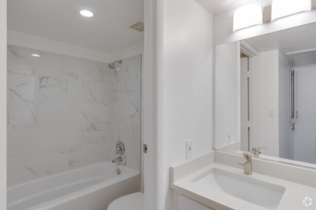 1BR, 1BA - 580SF - Bathroom