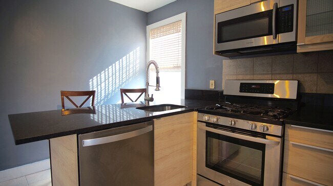 143 Sutton St unit 2, Providence, RI 02903 - photo 3