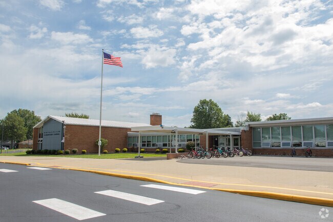 Royalview Elementary School offers an all-encompassing curriculum for Willowick students.