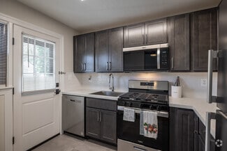 100 Hillside Ave, Edison, NJ 08817