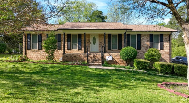 Killough Springs homes have large front yards.