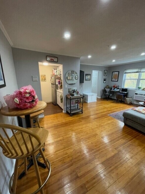 210 Bergenline Ave, Union City, NJ 07087