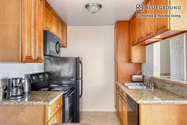 11811 Washington Place unit FL2-ID690, Los Angeles, CA 90066 - photo 6