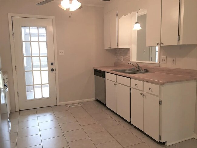 407 Collins Ave, Centerville, GA 31028 - photo 7