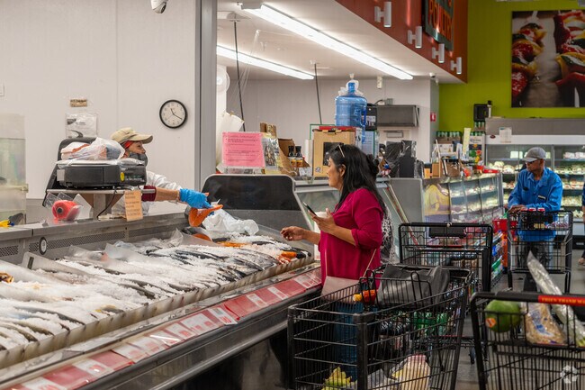 Thien Thanh Supermarket in Spartan-Keyes delivers a variety of fresh, quality groceries.