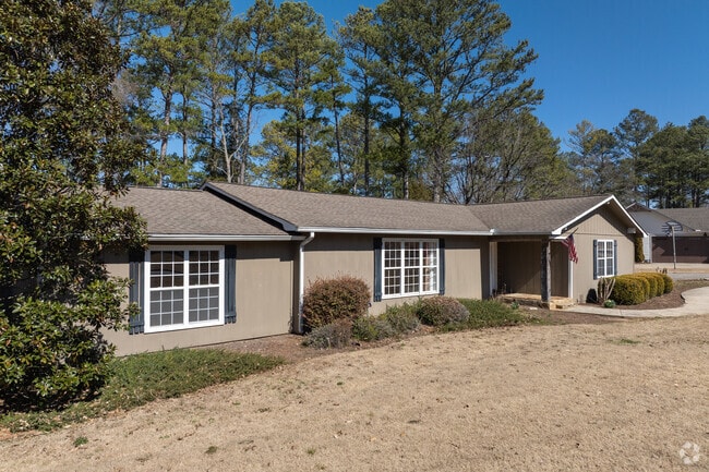 Mid century ranch style homes are one of the most common styles available in Ft Payne Alabama.