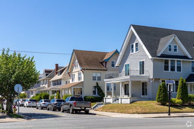 Toward the bay in Lower Chelsea, you'll find more modest mid-century homes.