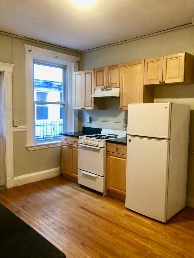 224 Hanover St unit 10, Boston, MA 02113 - photo 6