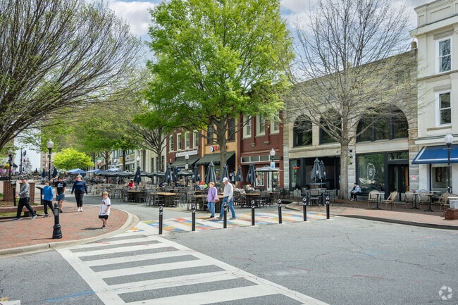 Spartanburg Downtown is very pedestrian friendly and is close to Hampton Heights.